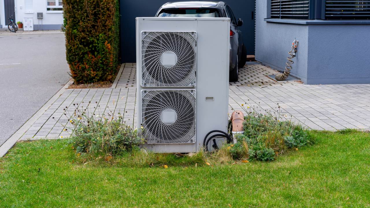 677df0a45df41838eea98d0b 677df09cfb97b6d3acfac6c0 how much can you save by using a heat pump