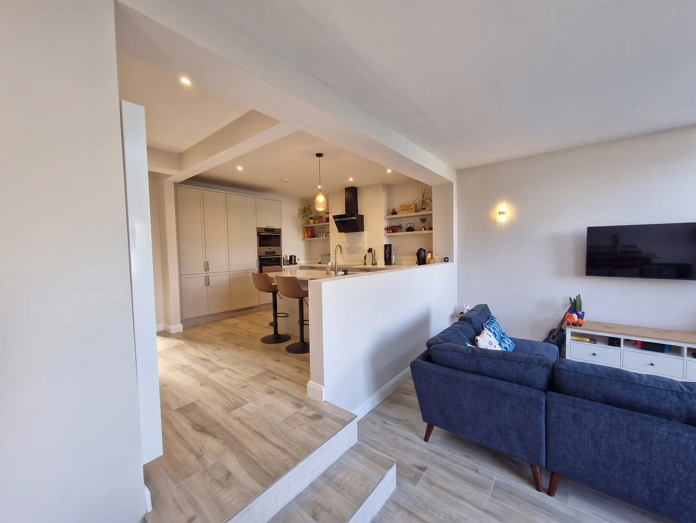 Split-Level Open Plan Kitchen Lounge